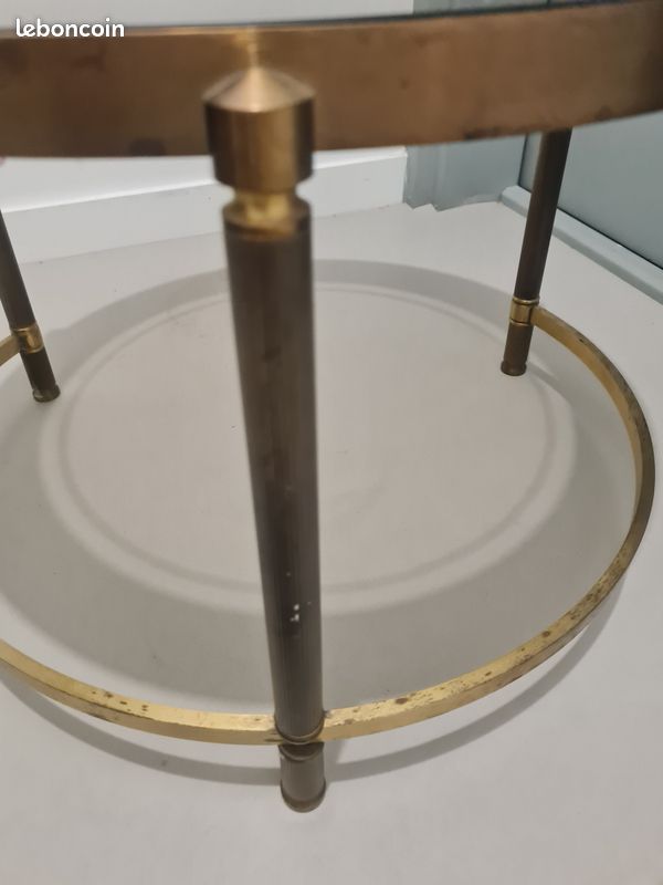 Table d'appoint ronde en verre et décor feuille en métal doré