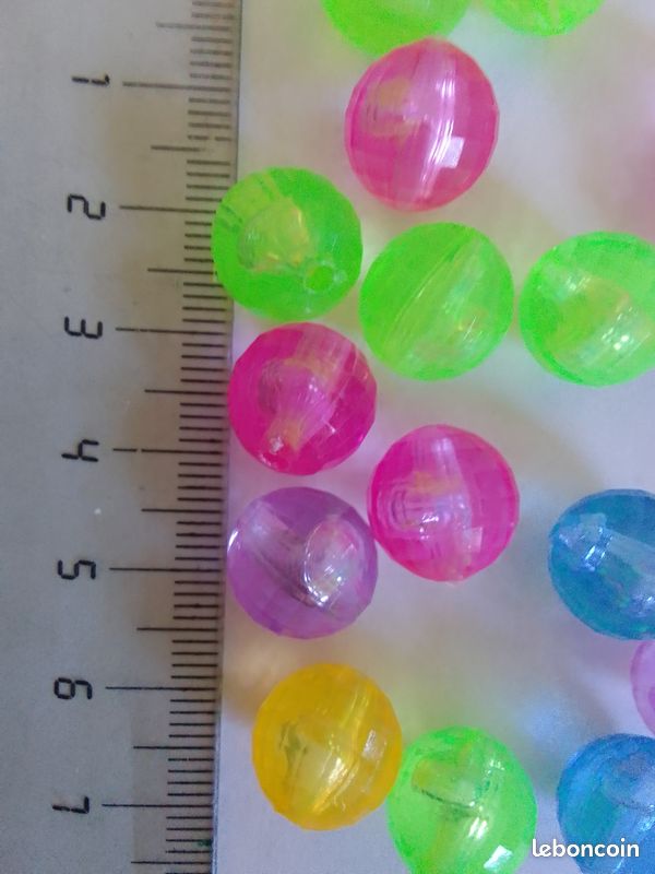 Mélange de grosses perles rondes de différentes couleurs pour enfants - lot 245 (image 1)