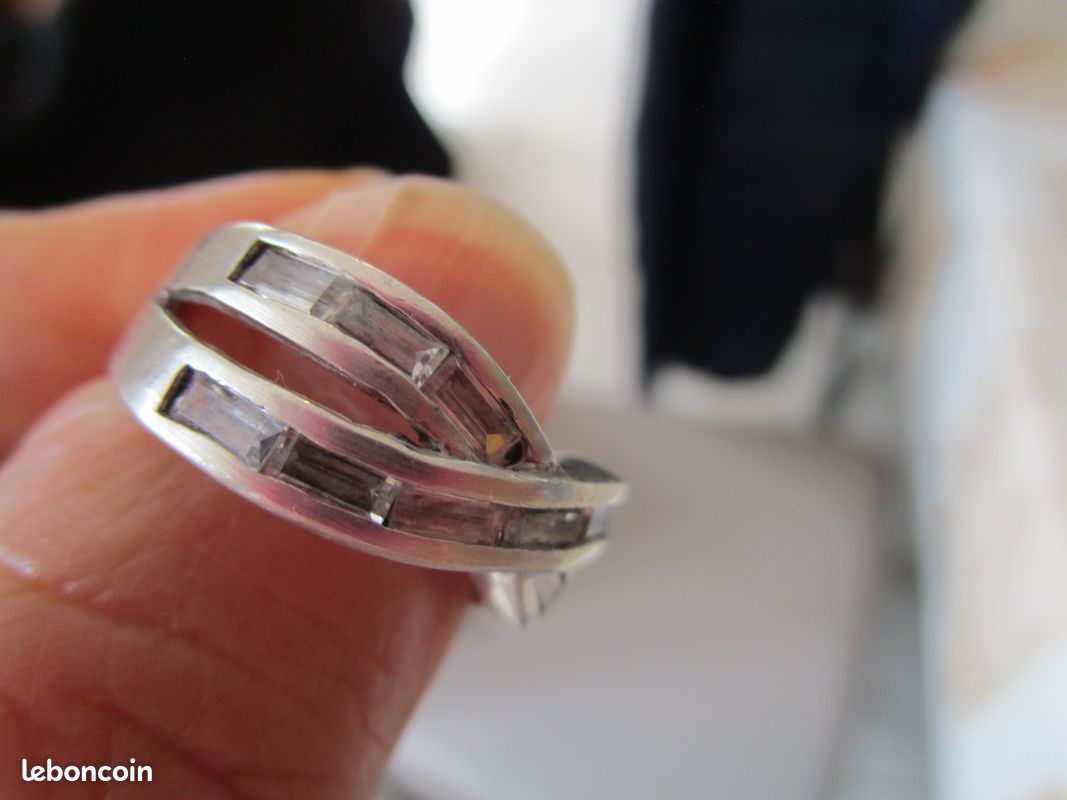 Bague en argent 925 (2 poinçons sertie de plusieurs pierres