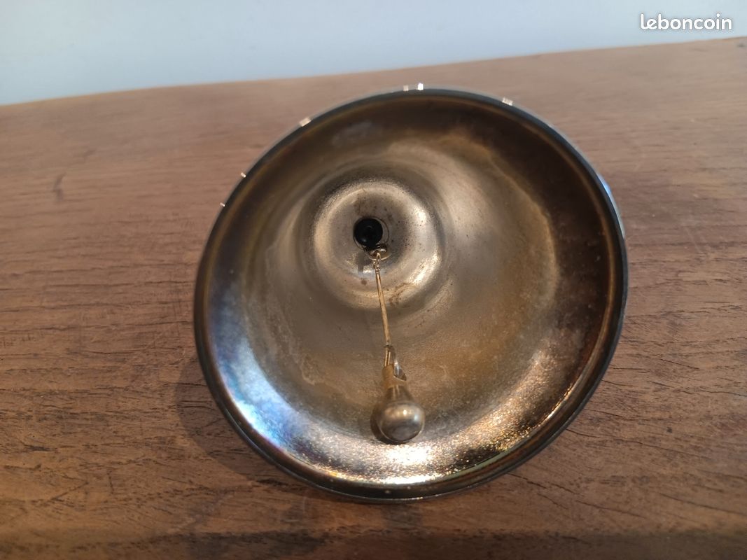 Cloche de service en métal argenté Ecruis monogrammée 240516 - Arts de la table