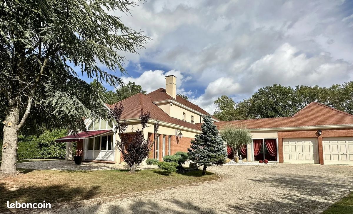 Maison 9 pièces 283 m² · à Étiolles · 283 m² · 990 000 €