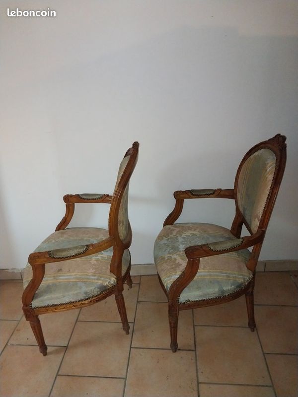 Paire de fauteuils cabriolets dossier médaillon louis XVI (image 5)