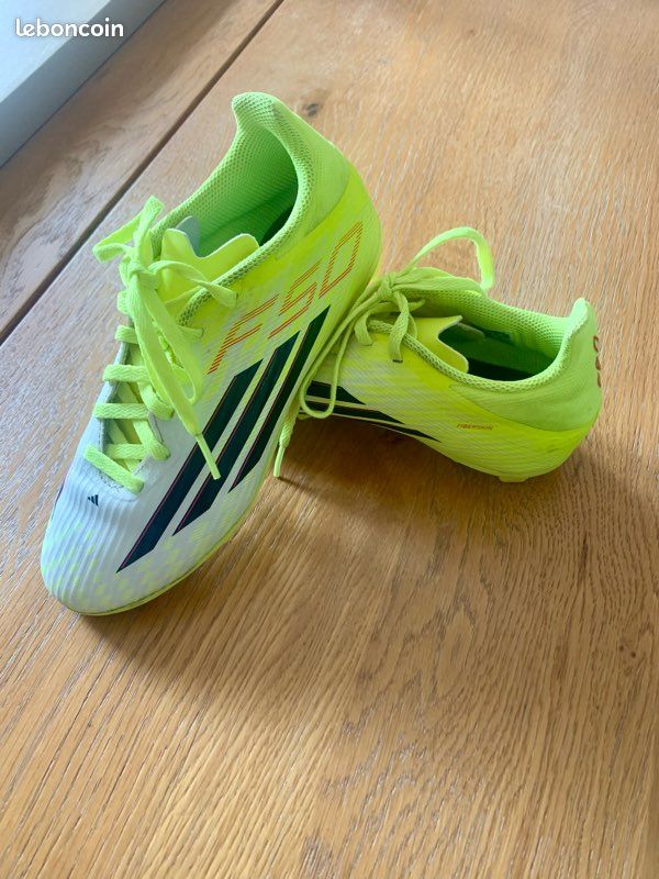 Crampons Adidas enfant (image 1)