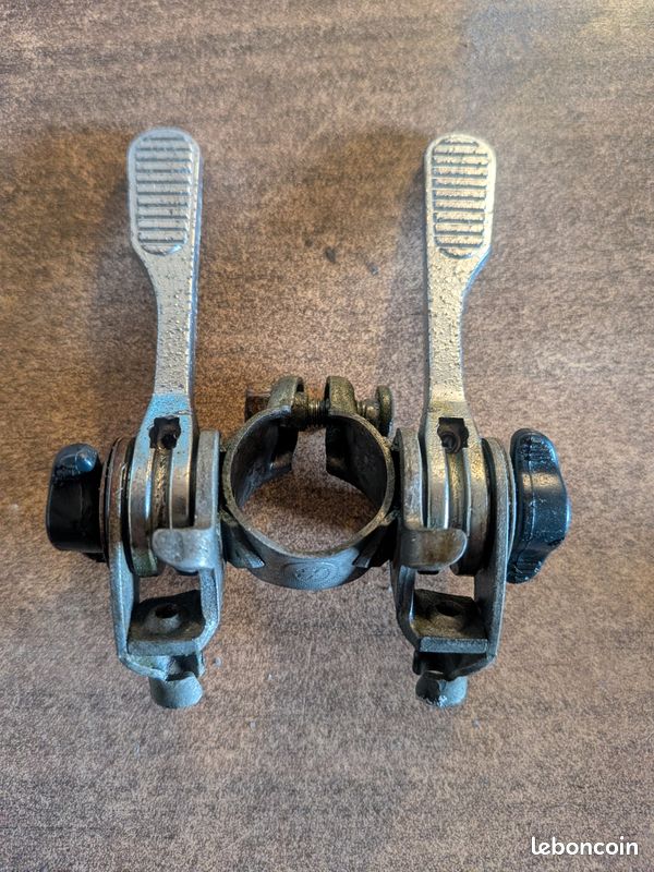 NOS : manette droite HURET ALLVIT + collier + câble - vélo