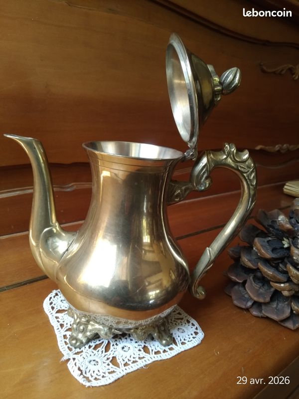 Cafetière de décoration en laiton massif (image 3)