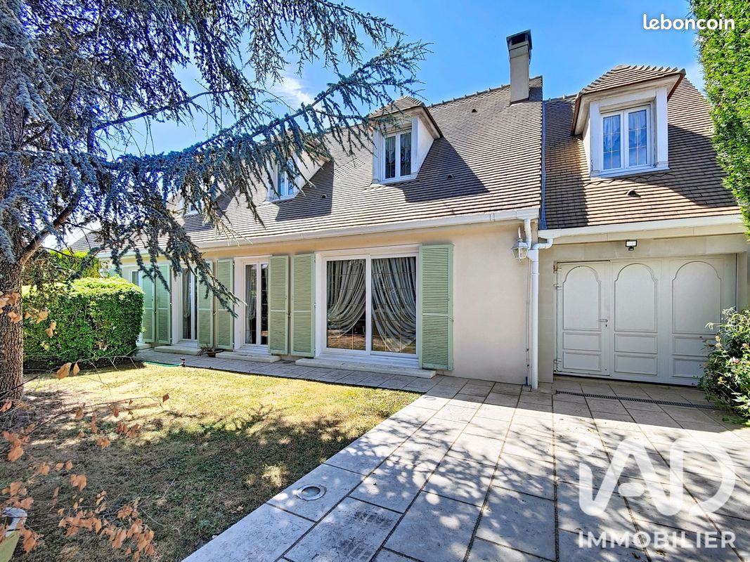 Maison 8 pièces 141 m² · à Longnes · 141 m² · 329 000 €