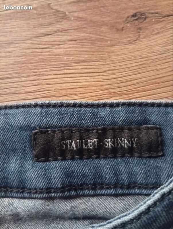 Jean Guess taille haute skinny bleu foncé T26 (D'occasion) à Champlan