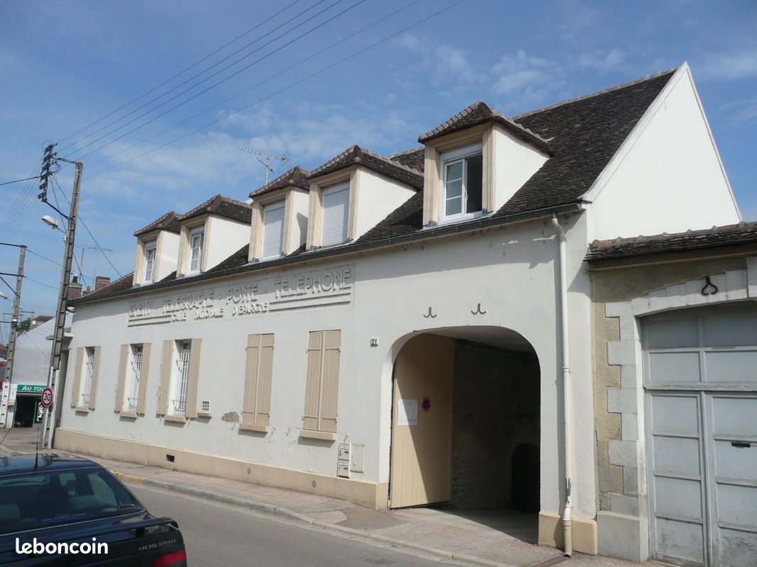 Parking 4 pièces 120 m² · à Cheny · 120 m² · 715 €/mois