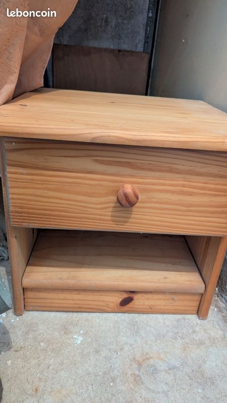 Table chevet pin massif (image 1)