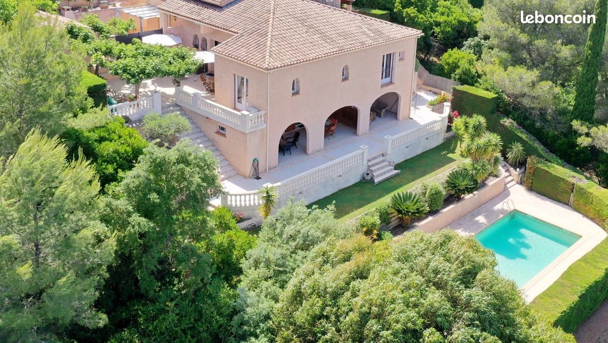 Maison 9 pièces 229 m² · à Carqueiranne · 229 m² · 1 150 000 €