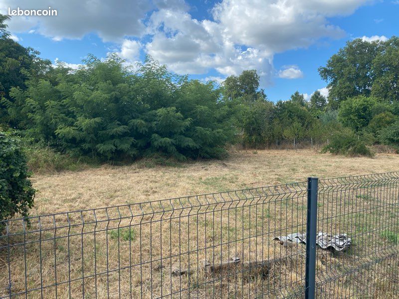 Terrain constructible 1200 m2 · à Podensac · 85 000 €