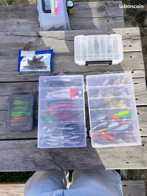 Lot de pêche carnassier – 100+ leurres, 4 cannes, moulinets, épuisette, sacs et boîtes (image 5)