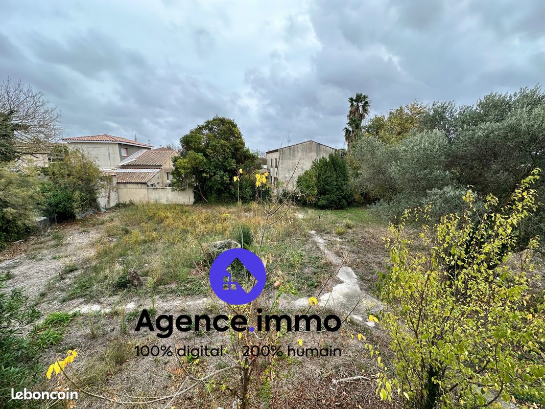 Terrain constructible de 787m2 · à Juvignac · 324 000 €