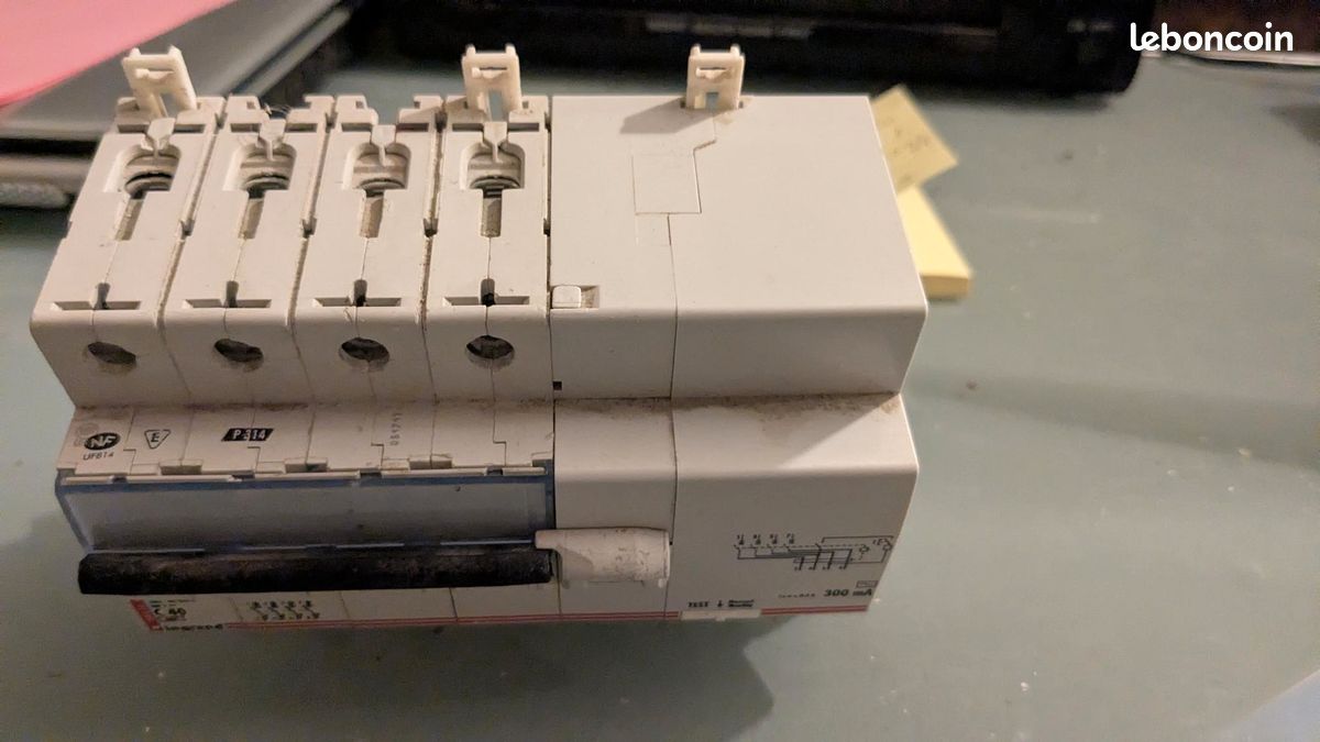 Différentiel tétrapolaire Legrand DX 6000 avec protection magnétothermique intégrée (image 2)