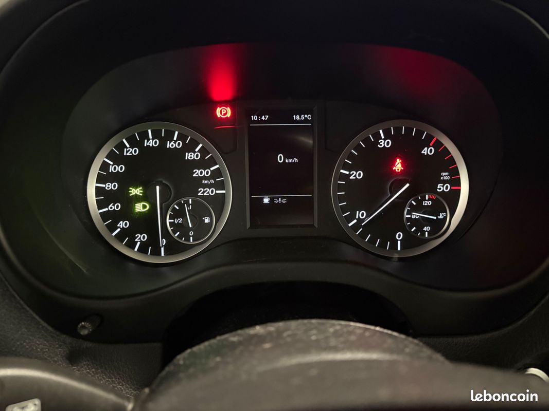 MERCEDES-BENZ Vito Fg 1.6 D 114ch Pro - 2018 - Caméra de recul - Sièges cuir - 5 places -Climatisation (image 11)