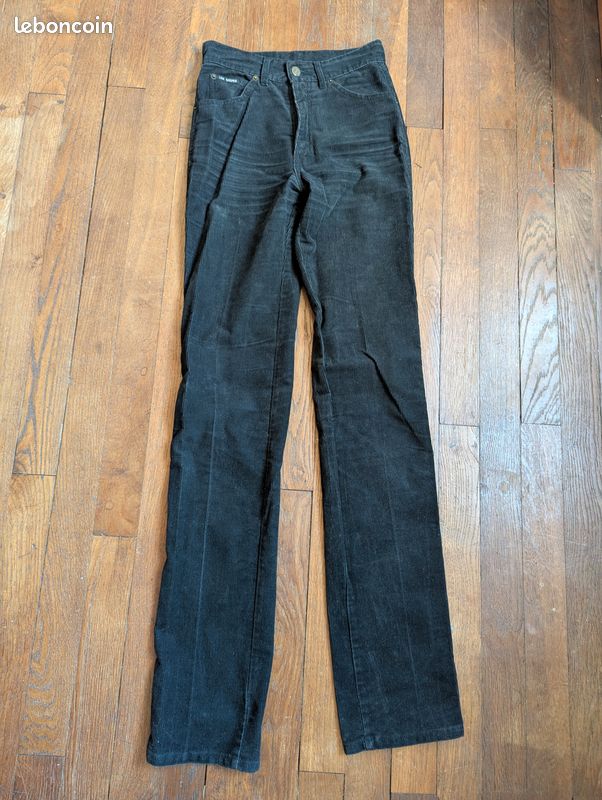Pantalon velours côtelé Lee Cooper Vêtements