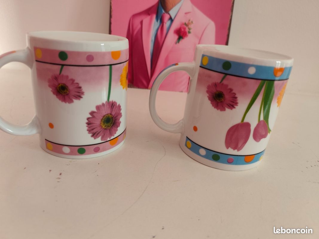 Grande Tasse à Moustache Ancienne Anse Papillon En Faience Blanc Non Signée, Thé - Arts De La Table