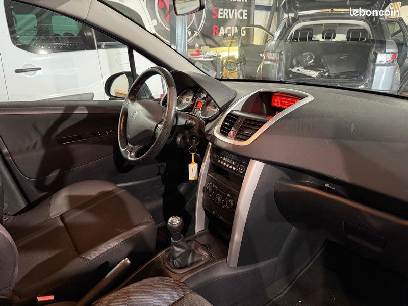 Peugeot 207 SW 1.4 95 CH Active (image 13)