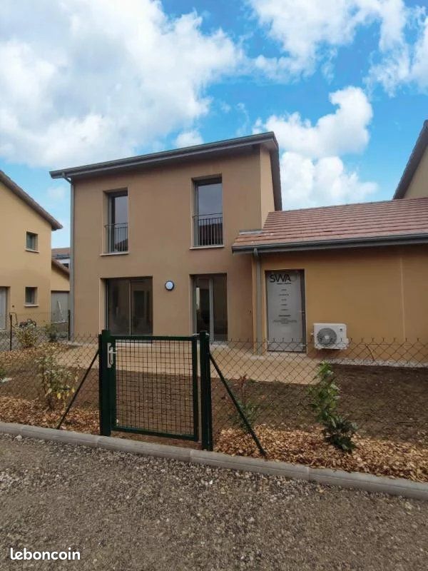 Maison 4 pièces 86 m² · à Crémieu · 86 m² · 1 405 €