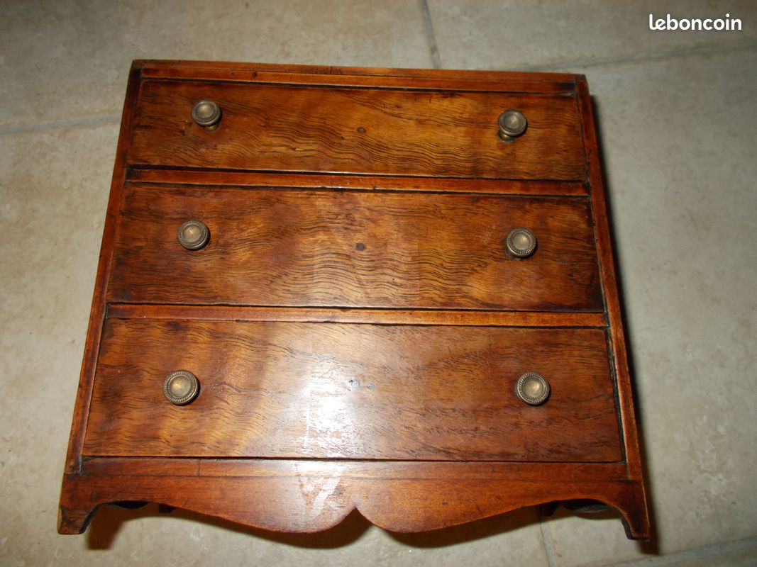 Buffet Commode Ancienne En Bois - Mobilier De Poupée Vintage