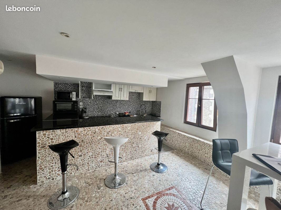 Appartement 4 pièces 95 m² · à Montluçon · 95 m² · 750 €