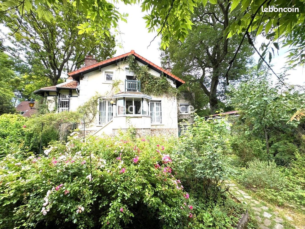 Maison 10 pièces 260 m² · à Neuilly-Plaisance · 260 m² · 780 000 €