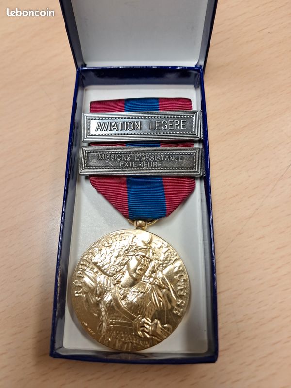 Frankreich - ** MEDAILLE ECOLE des TROUPES AEROPORTEES