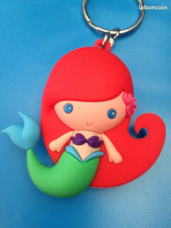 Porte clés disney disneyland paris : princesse Ariel La Petite Sirène en relief 3D (image 1)
