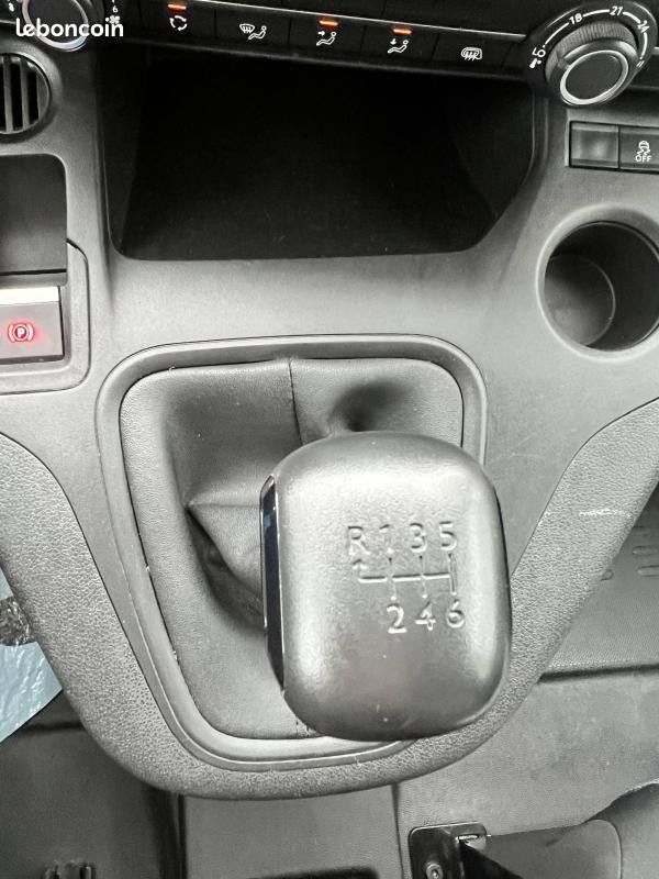 Peugeot Partner 1.5 BlueHDi BVM6 100CV PREMIUM STANDARD Garantie Nationale 12 Mois (image 12)