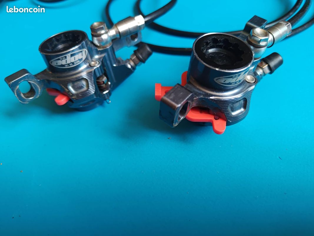 les pièces automobiles - POMPE HYDRAULIQUE ET CALCULATEUR d'ABS SUZUKI
