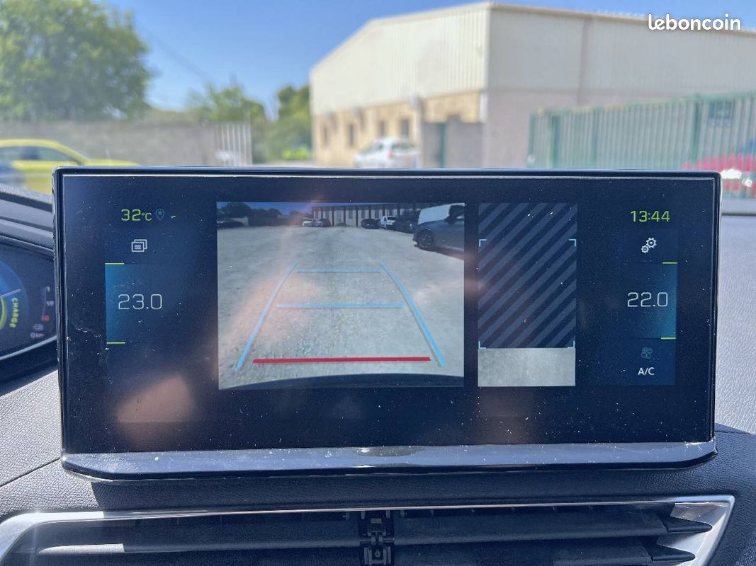 PEUGEOT 3008 Hybrid 225 e-EAT8 Allure Pack (image 17)