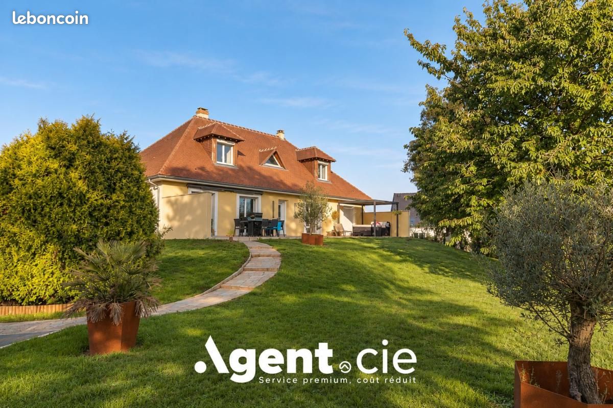 Maison 8 pièces 231 m² · à Bayeux · 231 m² · 449 900 €