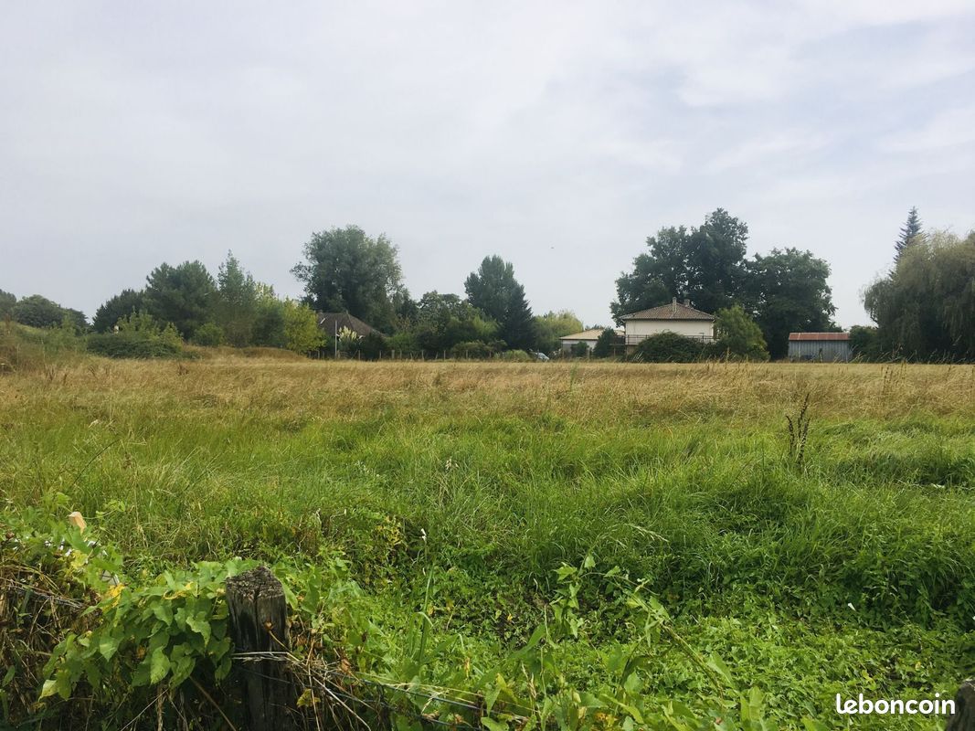 Terrain à bâtir de 1053 m² à SAINT-CHRISTOLY-DE-BLAYE (33) · 39 000 €