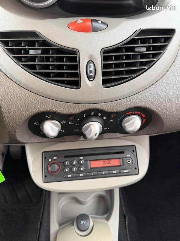Renault Twingo 1.2 i 16V 75 CV (image 16)