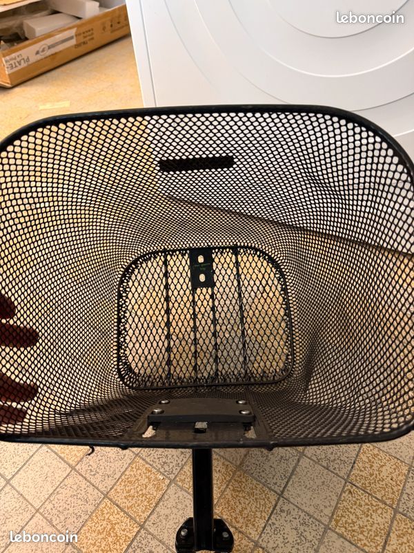 BASIL Panier de roue avant vélo 24 litres noir - Decatlhon (image 4)
