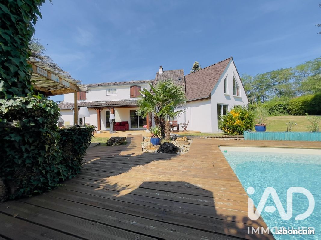Maison 7 pièces 246 m² · à Lésigny · 246 m² · 685 000 €