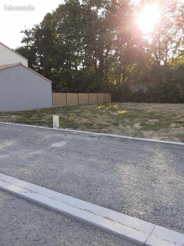 Terrain à Vendre (image 1)