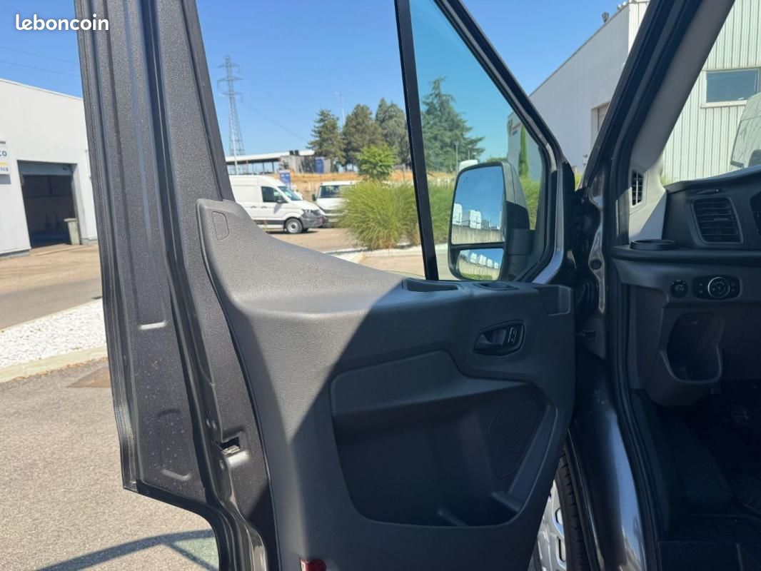Ford Transit KOMBI 350 L2H2 2.0 EcoBlue 130 Trend 9PL 9 PLACES (image 23)