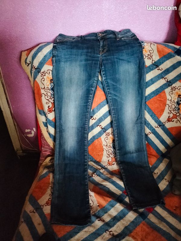 Jean Guess starlet évasé stretch taille 29-30 très bon état (image 1)