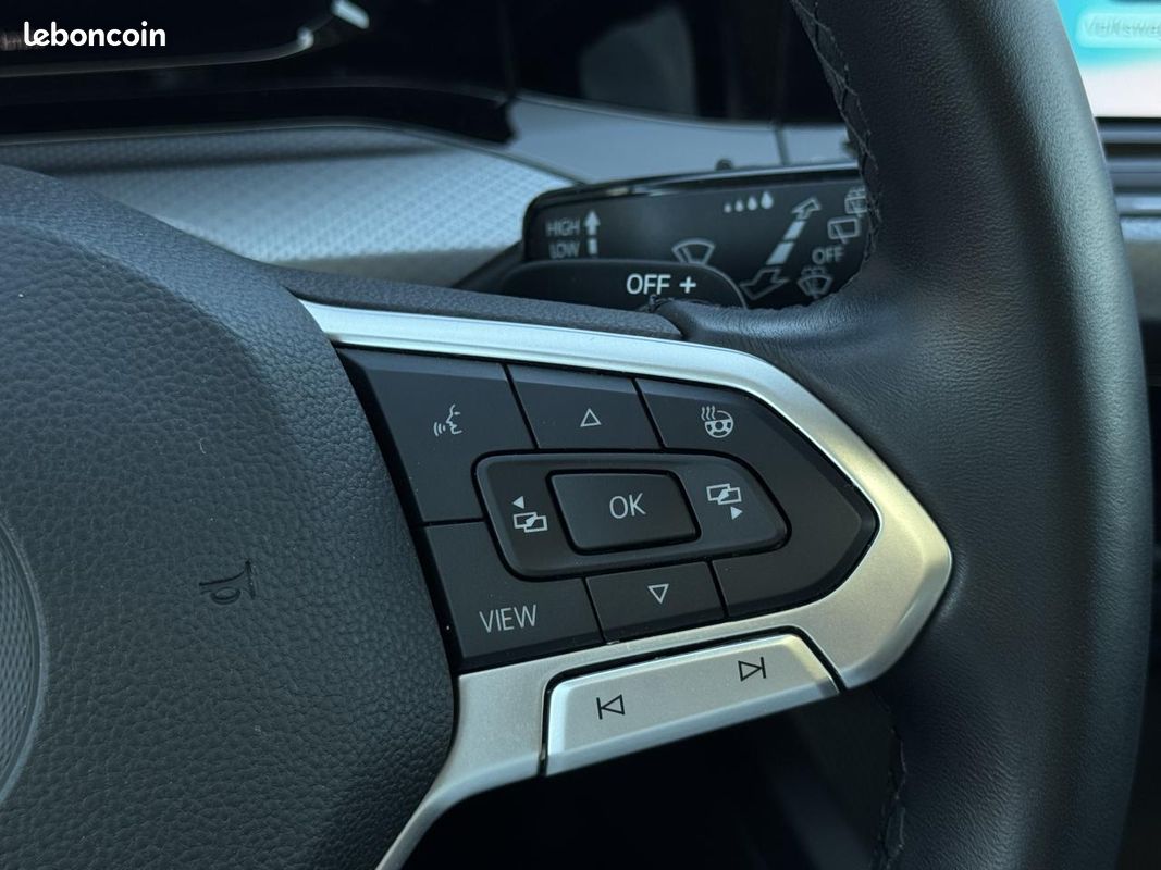 VOLKSWAGEN GOLF 8 VIII 2.0 TDI 116ch DSG 7 Active Pano Matrix Navi CarPlay Acc Siege Chauffant (image 27)