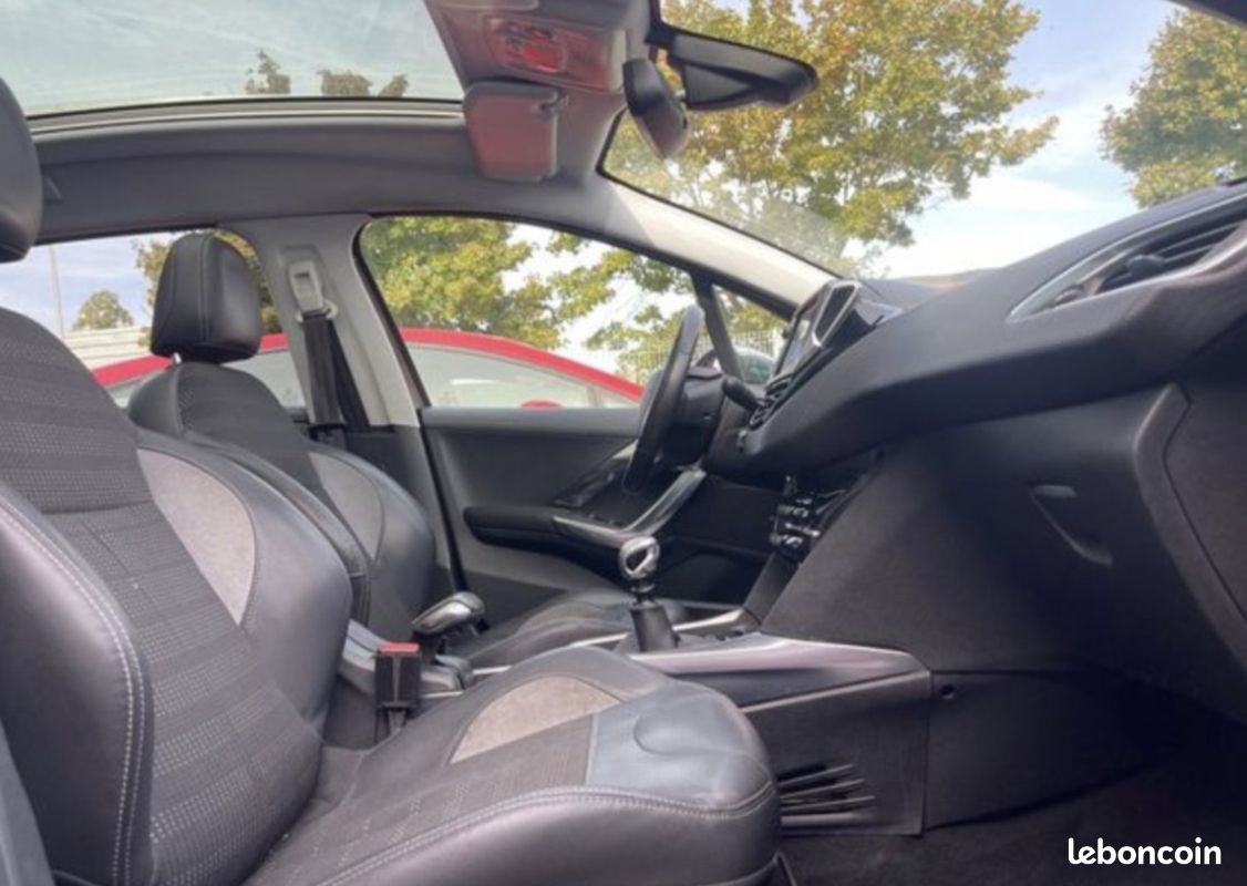 Peugeot 2008 1.6 e-HDI 115 ALLURE * GPS CUIR TOIT PANO (image 6)