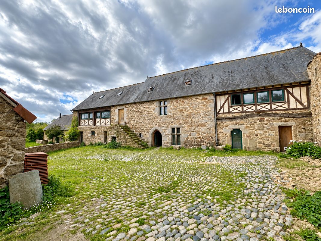 Maison 9 pièces 211 m² · à Camlez · 211 m² · 495 000 €