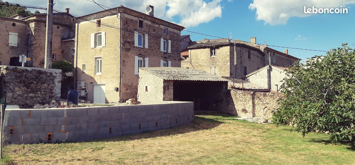 Maison 5 pièces 120 m² · à Savas · 120 m² · 895 €/mois