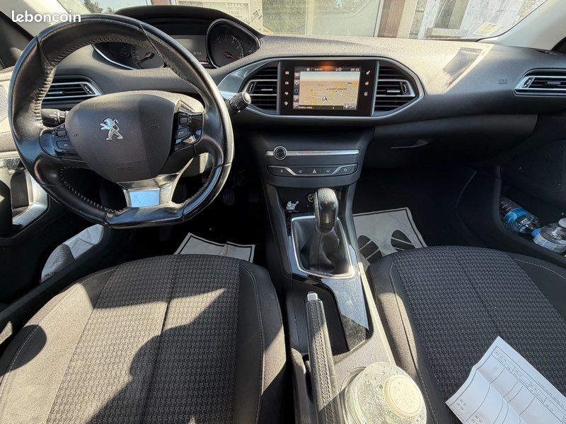 PEUGEOT 308 PHASE II (T9) 1.2 e-THP 12V 110 cv Pack Style - Garantie 6 Mois - ÉTAT IRRÉPROCHABLE (image 5)