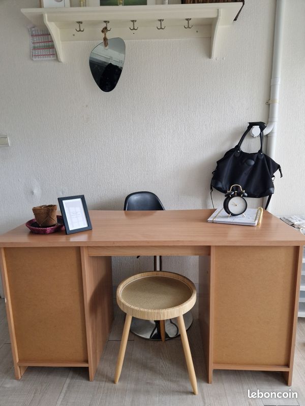 Bureau (image 1)