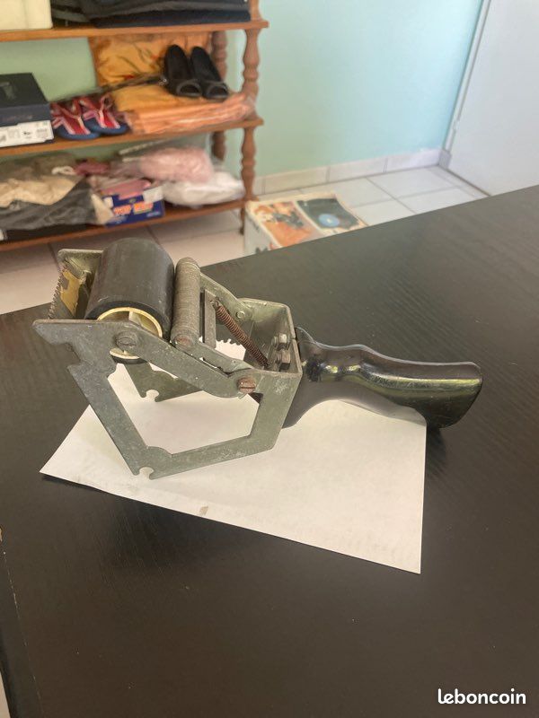 Un porte rouleaux de scotch pour emballage (image 2)