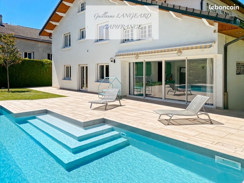 Villa 9 pièces 346 m² (image 1)