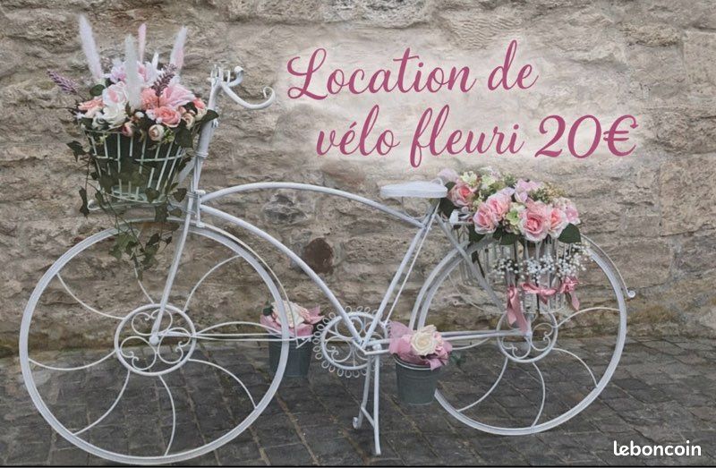 Vélo décoratif bohème chic avec fleurs artificielles (image 1)