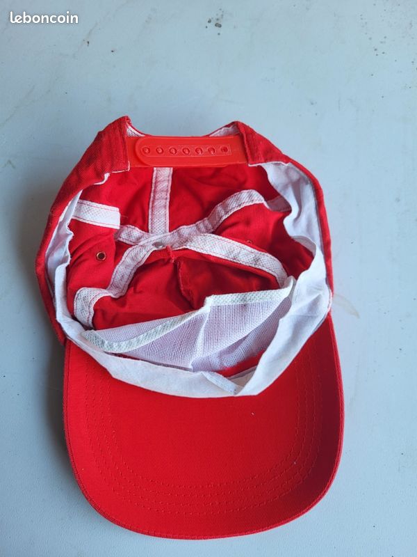 Casquette rouge (image 3)