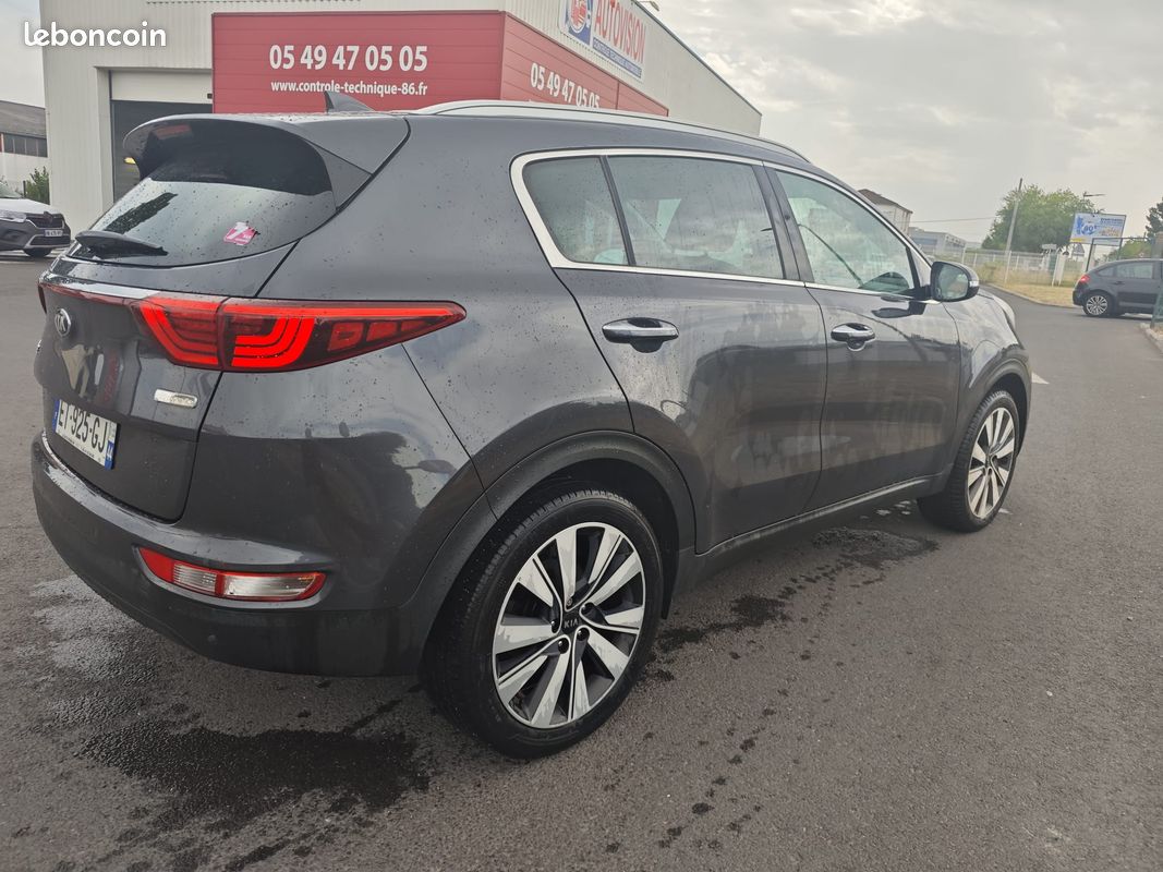 KIA Sportage ANNÉE 2018 DIESEL 172000KM 1.7 115CV (image 2)